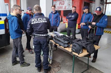 Predstavitev  del opreme za policiste